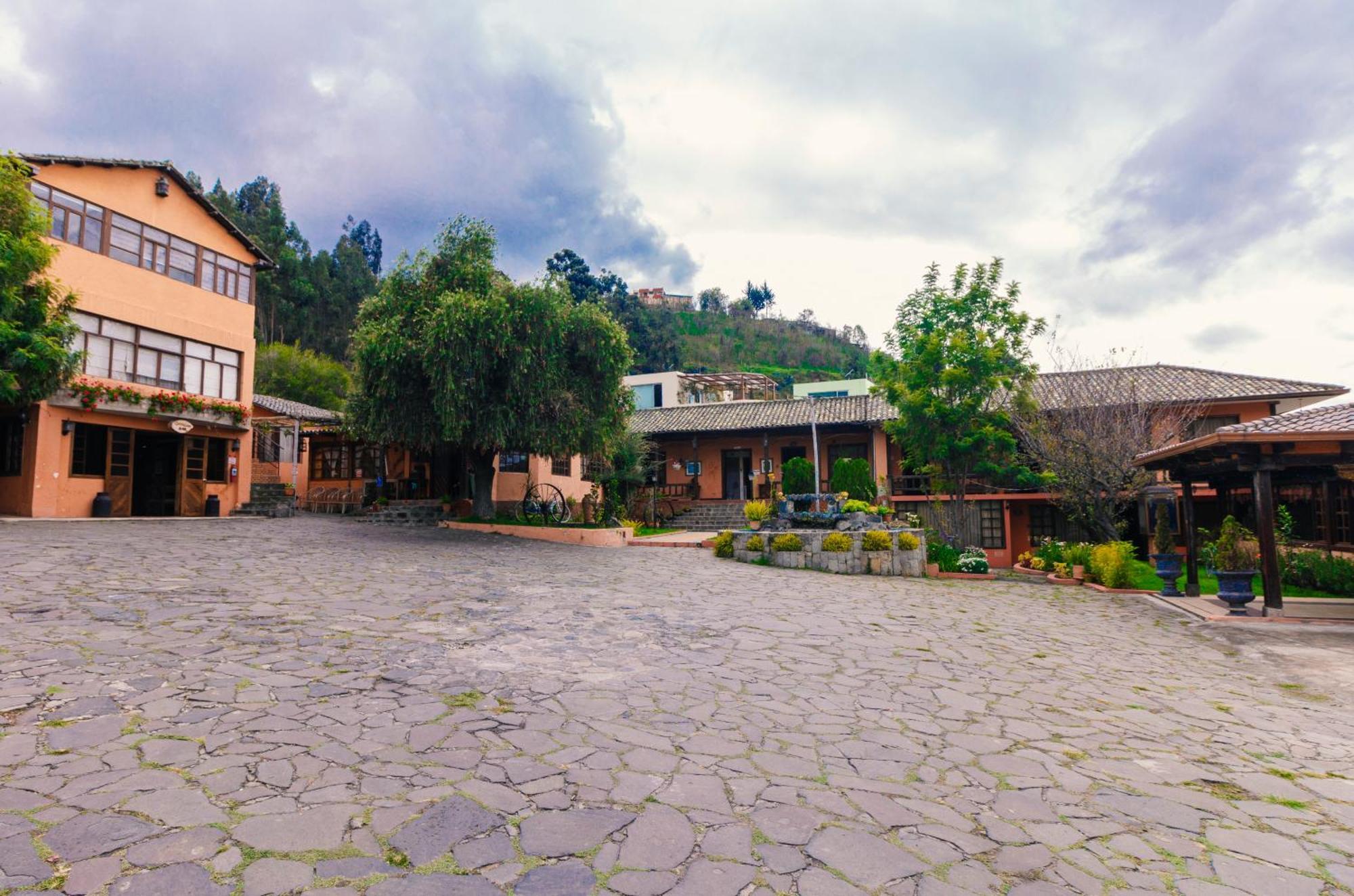 Quinta Loren Hosteria Ambato Exterior foto